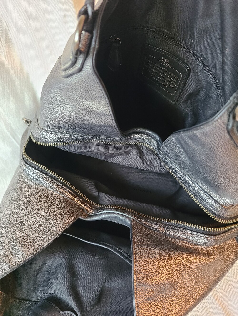 Coach Edie 31 shoulder bag in metallic gunmetal pebbled leather. - Picture 6 of 7